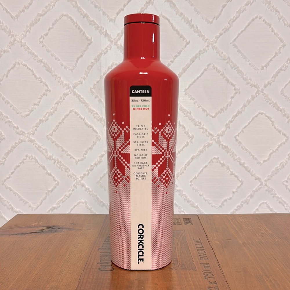Corkcicle 25 oz canteen in Faire Isle print